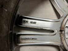 Laden Sie das Bild in den Galerie-Viewer, 1x Alufelge 18 Zoll 7.0" 5x112 43ET Glanz Silber 5NA601025M VW Tiguan Touran FEL9729531330iu