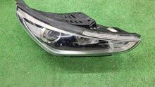 Load image into Gallery viewer, Frontscheinwerfer Hyundai I30 III G4921-21040RH Rechts Scheinwerfer Headlight