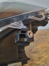 Laden Sie das Bild in den Galerie-Viewer, Frontscheinwerfer Toyota Yaris Cross LED Links Scheinwerfer Headlight SCH8850603390hm