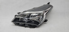 Laden Sie das Bild in den Galerie-Viewer, Frontscheinwerfer Toyota Yaris SPP4621 Links Scheinwerfer Headlight