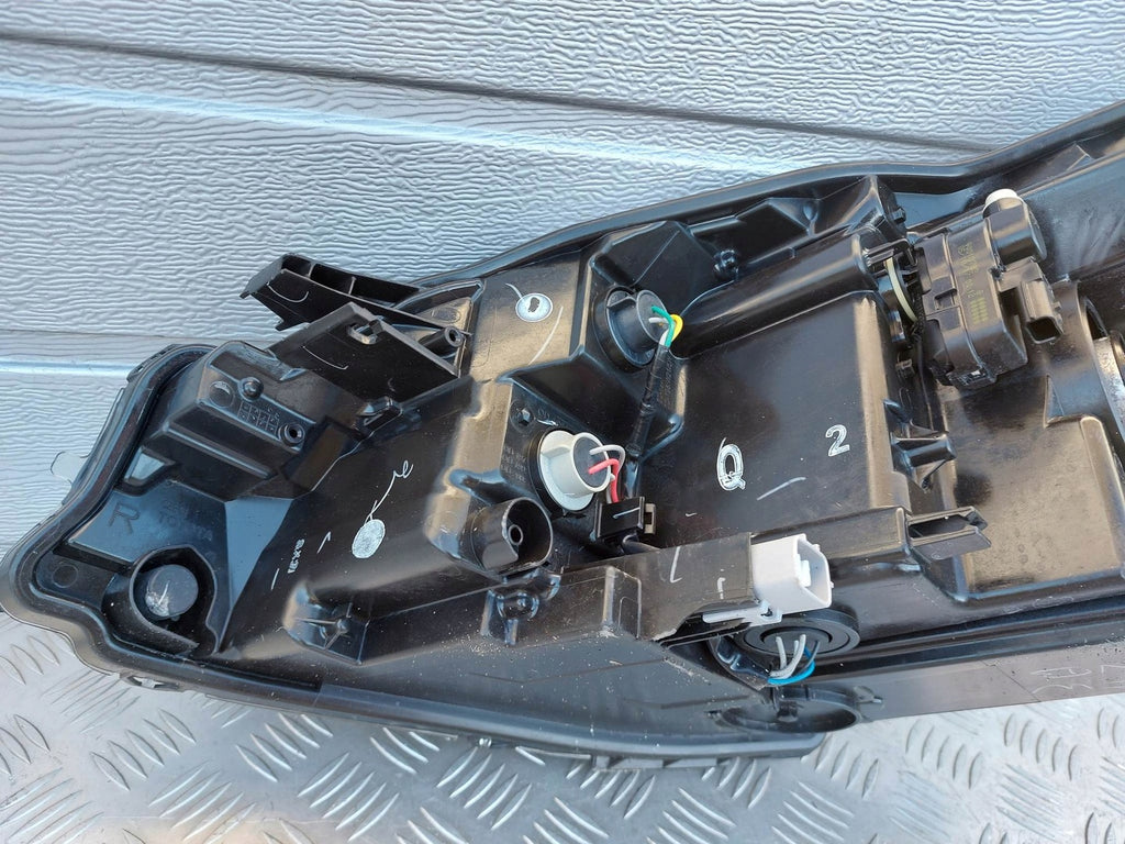 Frontscheinwerfer Toyota Yaris LED Rechts Scheinwerfer Headlight