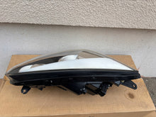 Load image into Gallery viewer, Frontscheinwerfer Kia Picanto 92102-1Y311 Rechts Scheinwerfer Headlight SCH9301205875vv