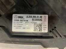 Laden Sie das Bild in den Galerie-Viewer, Frontscheinwerfer Mercedes-Benz Sprinter A9109060100 Rechts Headlight SCH2176410109xf