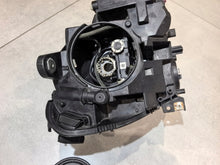 Laden Sie das Bild in den Galerie-Viewer, Frontscheinwerfer Mercedes-Benz X204 W204 C204 A2048204339 Xenon Links Headlight SCH9019187449fw