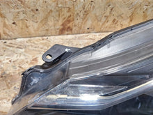 Load image into Gallery viewer, Frontscheinwerfer Toyota Yaris VAY2973 Links Scheinwerfer Headlight