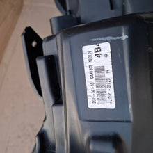Laden Sie das Bild in den Galerie-Viewer, Frontscheinwerfer Mitsubishi Outlander III ECMM921-22E20 ECM921-21E20 Rechts