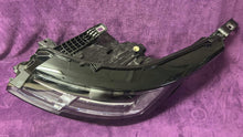 Laden Sie das Bild in den Galerie-Viewer, Frontscheinwerfer Land Rover Range I L460 M8E2-13W030-EM Links Headlight SCH5660379133hi