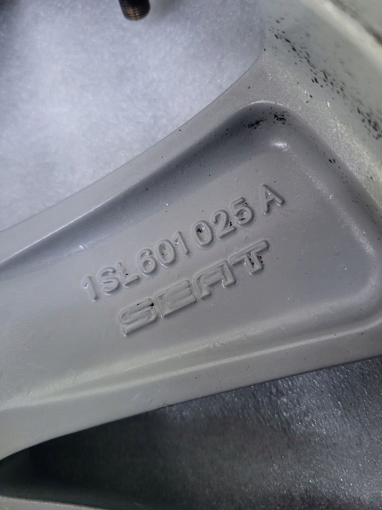 1x Alufelge 15 Zoll 5.5" 4x100 41ET Glanz Silber 1S0601025AP Seat Mii Up FEL6900822806zt