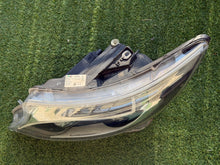 Laden Sie das Bild in den Galerie-Viewer, Frontscheinwerfer Mercedes-Benz Vito A4479060101 FALSE Scheinwerfer Headlight SCH2391244419ix