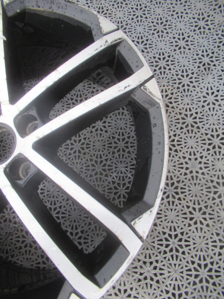 1x Alufelge 18 Zoll 7.5" 5x112 49ET Glanz Silber 5G0601025 VW Golf Vii Rim Wheel