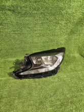 Laden Sie das Bild in den Galerie-Viewer, Frontscheinwerfer Toyota Aygo X Links Scheinwerfer Headlight SCH8065333522ln