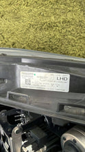 Load image into Gallery viewer, Frontscheinwerfer Volvo S40 31283332 Xenon Links Scheinwerfer Headlight SCH1041473870je