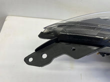 Laden Sie das Bild in den Galerie-Viewer, Frontscheinwerfer Mazda II 51040AS345 Links Scheinwerfer Headlight