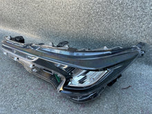 Laden Sie das Bild in den Galerie-Viewer, Frontscheinwerfer Toyota Corolla 81150-02S60 Links Scheinwerfer Headlight SCH5129043297gf