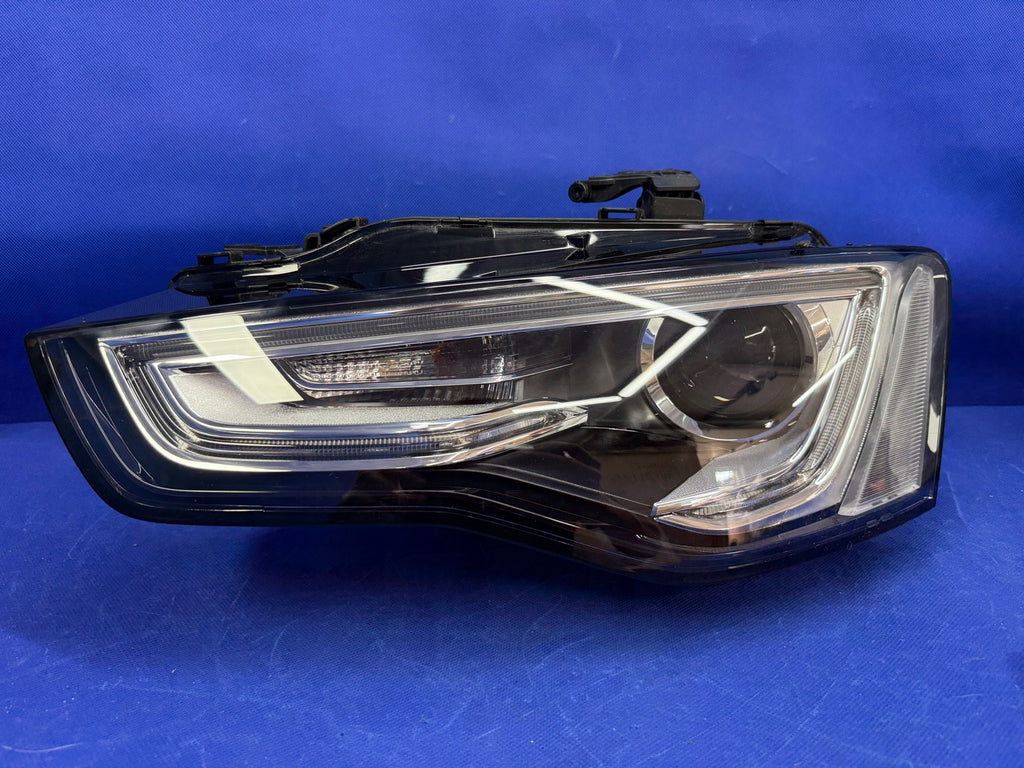 Frontscheinwerfer Audi A5 8T0941005C Xenon Ein Stück (Rechts oder Links)