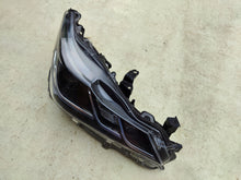 Load image into Gallery viewer, Frontscheinwerfer Toyota Corolla 81110-02T31-00 Rechts Scheinwerfer Headlight SCH7232238697mf