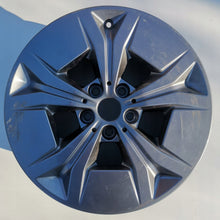 Load image into Gallery viewer, 1x Alufelge 17 Zoll 7.5" 5x112 43ET Glanz Grau 6898036 BMW 1 Rim Wheel FEL5835047703dw