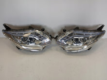 Laden Sie das Bild in den Galerie-Viewer, Frontscheinwerfer Mitsubishi L200 Xenon Ein Stück (Rechts oder Links) Headlight