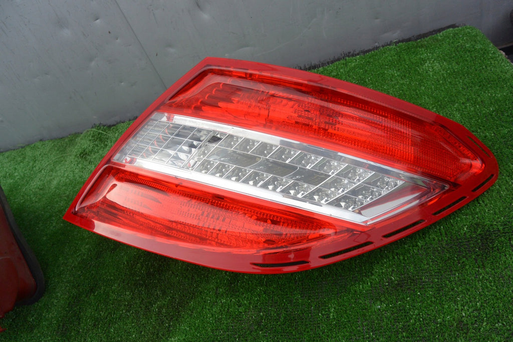 Rückleuchte Mercedes-Benz 2048202064 2048201964 Ein Stück (Rechts oder Links)