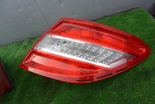 Laden Sie das Bild in den Galerie-Viewer, Rückleuchte Mercedes-Benz 2048202064 2048201964 Ein Stück (Rechts oder Links)