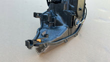 Laden Sie das Bild in den Galerie-Viewer, Frontscheinwerfer Toyota Auris 81130-02J61 LED Rechts Scheinwerfer Headlight SCH1210396123om