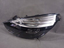 Laden Sie das Bild in den Galerie-Viewer, Frontscheinwerfer Renault Clio IV 260601176R Links Scheinwerfer Headlight SCH1545602447ia