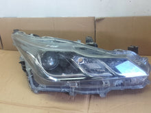 Laden Sie das Bild in den Galerie-Viewer, Frontscheinwerfer Toyota Corolla 81110-02T31-00 Rechts Scheinwerfer Headlight SCH9762148492df