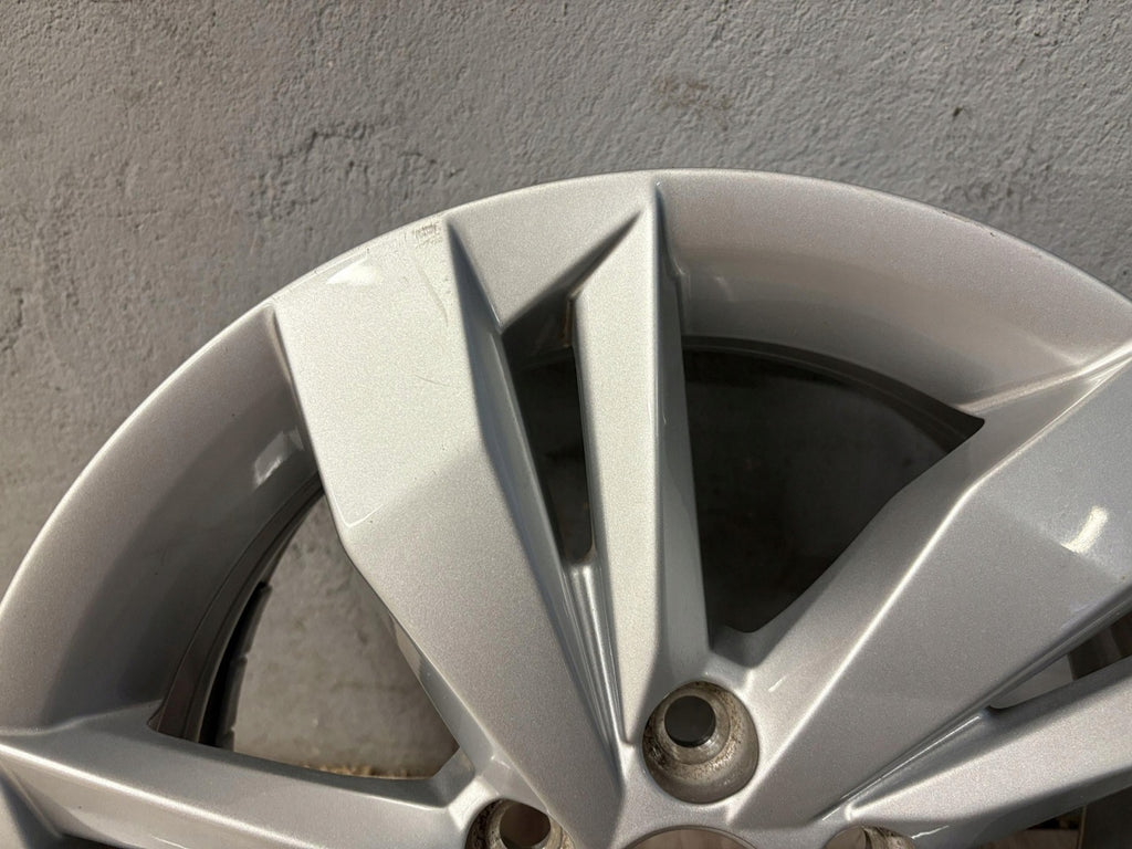 1x Alufelge 15 Zoll 5.5" 5x112 40ET Glanz Silber 2G0601025N VW Polo Rim Wheel FEL5416158759nu