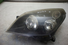 Laden Sie das Bild in den Galerie-Viewer, Frontscheinwerfer Opel Astra H Xenon Links Scheinwerfer Headlight SCH4732528820sv