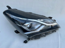 Load image into Gallery viewer, Frontscheinwerfer Toyota Yaris Golf III VII Ein Stück (Rechts oder Links)