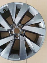 Laden Sie das Bild in den Galerie-Viewer, 1x Alufelge 18 Zoll 7.0" 5x112 39ET Glanz Graphit 2GM601025L VW T Cross FEL4332663981aw