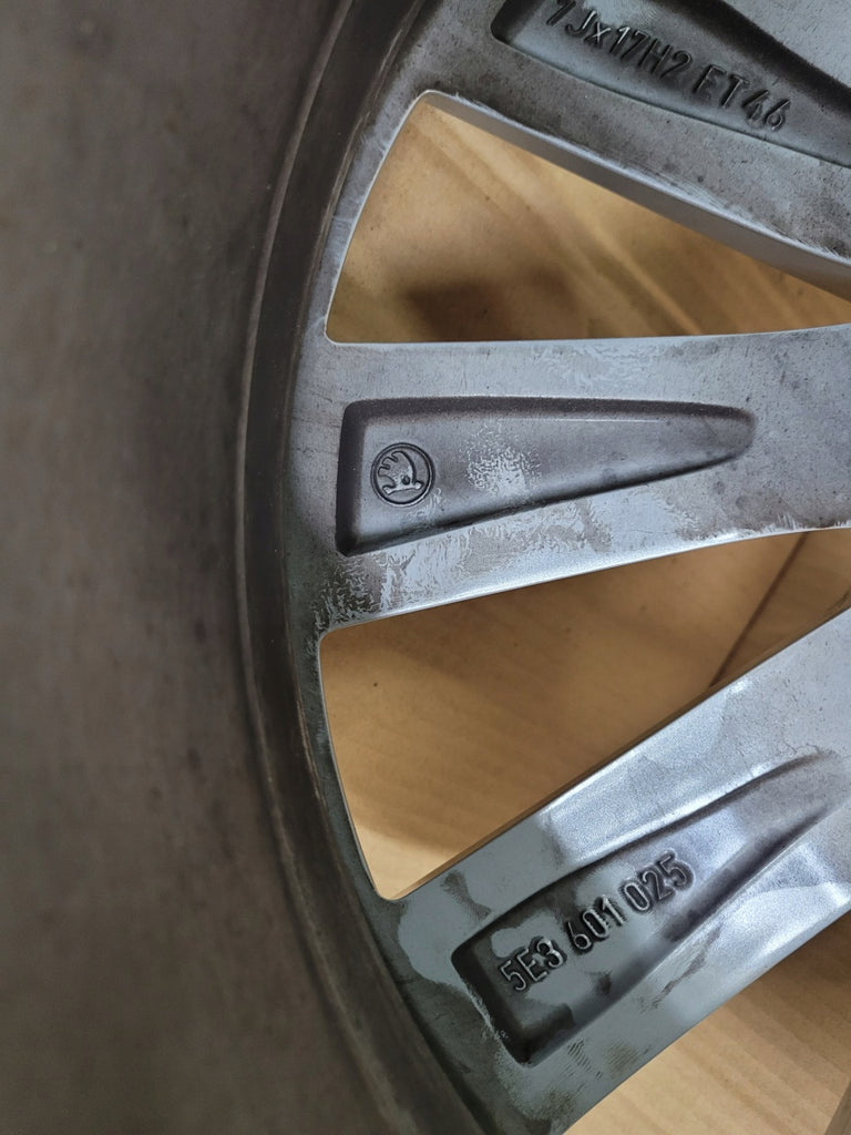 1x Alufelge 17 Zoll 7.0" 5x112 46ET Glanz 5E3601025 Skoda Octavia Iii Rim Wheel FEL3325886639da