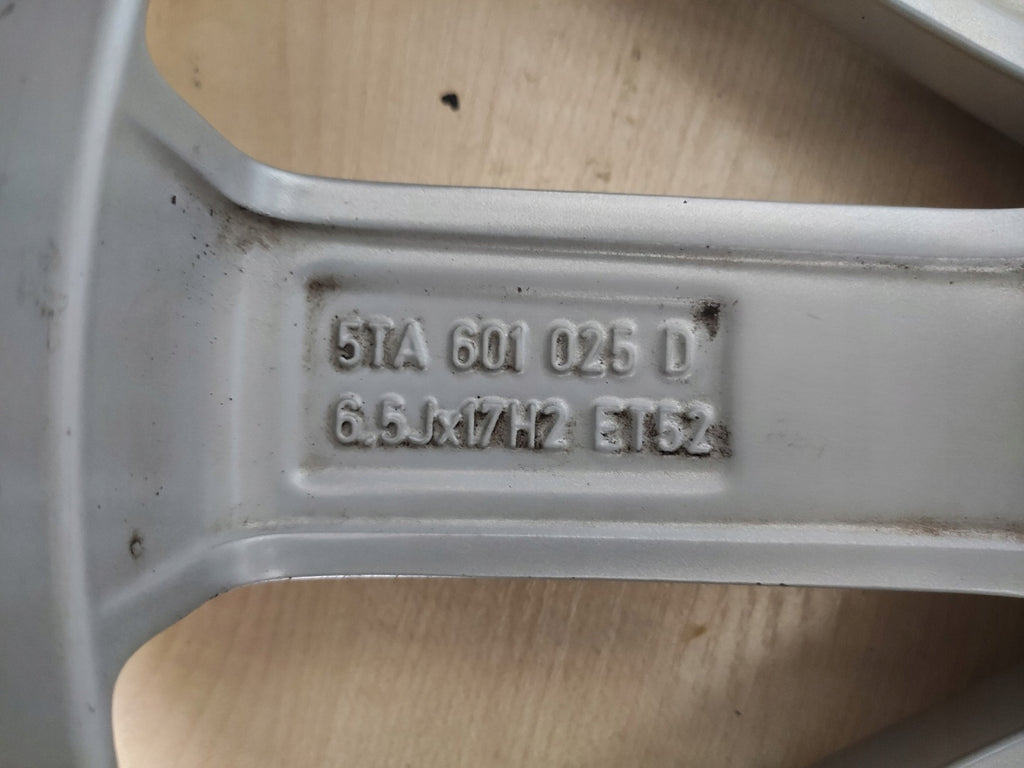 1x Alufelge 17 Zoll 6.5" 5x112 52ET Glanz Silber 5TA601025 VW Touran Rim Wheel FEL2961051631hs