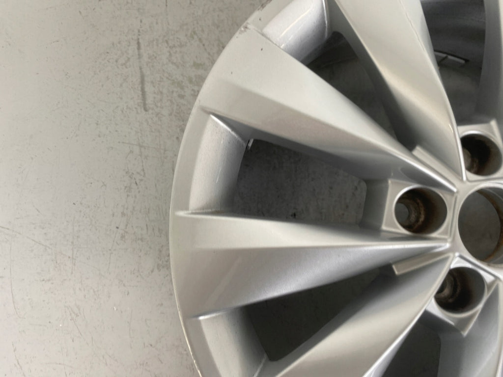 1x Alufelge 16 Zoll 6.0" 5x100 38ET Glanz Silber 658601025B Skoda Kamiq FEL5620622617me