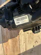 Load image into Gallery viewer, Frontscheinwerfer Hyundai Tucson 92102-D7201 Ein Stück (Rechts oder Links) SCH7426146023hs