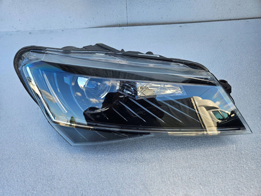 Frontscheinwerfer Skoda Superb 1ZS01193946 Vorderseite Scheinwerfer Headlight SCH4989856463yb
