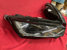 Laden Sie das Bild in den Galerie-Viewer, Frontscheinwerfer Skoda Octavia IV 5E4941016A 5E4941015A LED Rechts oder Links SCH4106517302cl