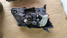 Laden Sie das Bild in den Galerie-Viewer, Frontscheinwerfer Toyota Avensis Rechts Scheinwerfer Headlight