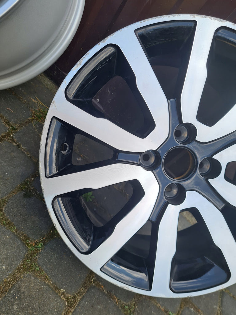 1x Alufelge 17 Zoll 7.0" 5x114.3 37ET 403008869R, 403008622R Renault Captur