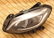 Laden Sie das Bild in den Galerie-Viewer, Frontscheinwerfer Mercedes-Benz W246 A2469066101 LED Links Headlight SCH9972598574ft