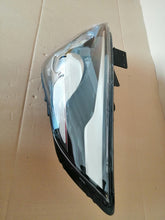Laden Sie das Bild in den Galerie-Viewer, Frontscheinwerfer Kia Carens IV 92101-A4 Xenon Links Scheinwerfer Headlight SCH7018492157fp