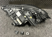 Laden Sie das Bild in den Galerie-Viewer, Frontscheinwerfer Mercedes-Benz W206 A2069060803 LED Rechts Headlight SCH1943557565jc