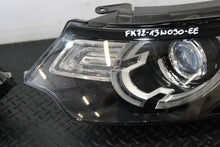 Laden Sie das Bild in den Galerie-Viewer, Frontscheinwerfer Land Rover I Sport FK72-13W029-EE FK72-13W030-EE Ein Satz SCH8982001406uo