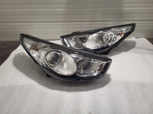 Laden Sie das Bild in den Galerie-Viewer, Frontscheinwerfer Hyundai Ix35 92102-2Y000 Ein Satz Scheinwerfer Headlight SCH8253424411ax