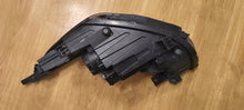 Load image into Gallery viewer, Frontscheinwerfer Kia Stonic 92102-H8 Rechts Scheinwerfer Headlight SCH7785102082bk