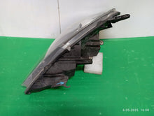 Laden Sie das Bild in den Galerie-Viewer, Frontscheinwerfer Opel Zafira B A 13252473 Rechts Scheinwerfer Headlight