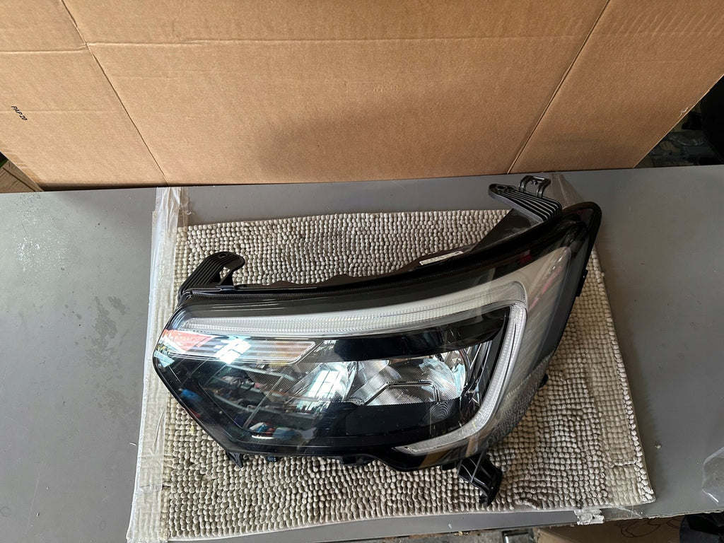 Frontscheinwerfer Renault Master 260607867R 260105567R LED Rechts oder Links