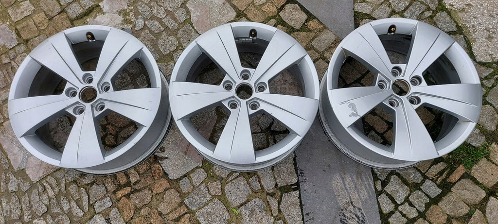 1x Alufelge 17 Zoll 6.5" 5x112 41ET Glanz Silber 3V0601025A Audi Superb Iii