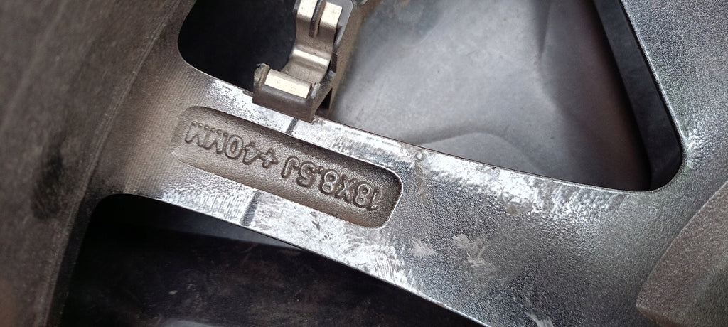 1x Alufelge 18 Zoll 8.5" 5x114.3 40ET Glanz 1044261-00-A 104426-00 Tesla Model X