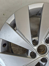 Laden Sie das Bild in den Galerie-Viewer, 1x Alufelge 17 Zoll 6.5" 5x112 46ET Glanz Silber 5H0601025B VW Golf Viii FEL4178759649oy